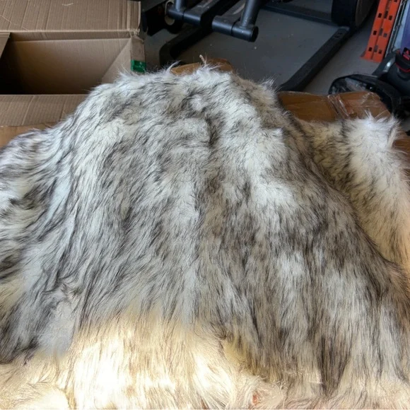 Faux Fur Rugs - Picture 1 of 4